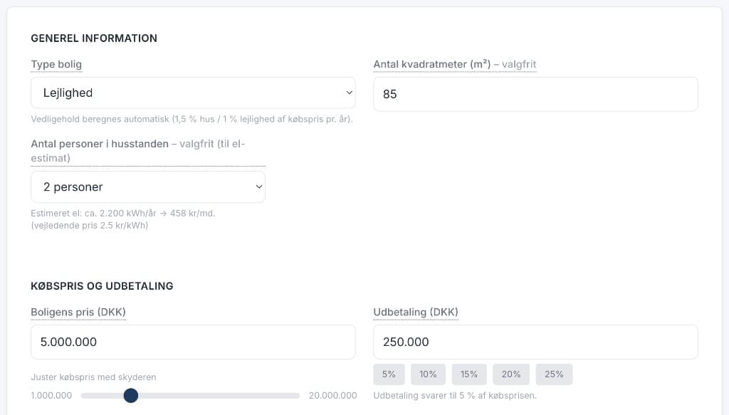 Udsnit af boligomkostningsberegneren: generel information om boligtype og husstand samt købspris, slider og udbetaling med procentknapper.